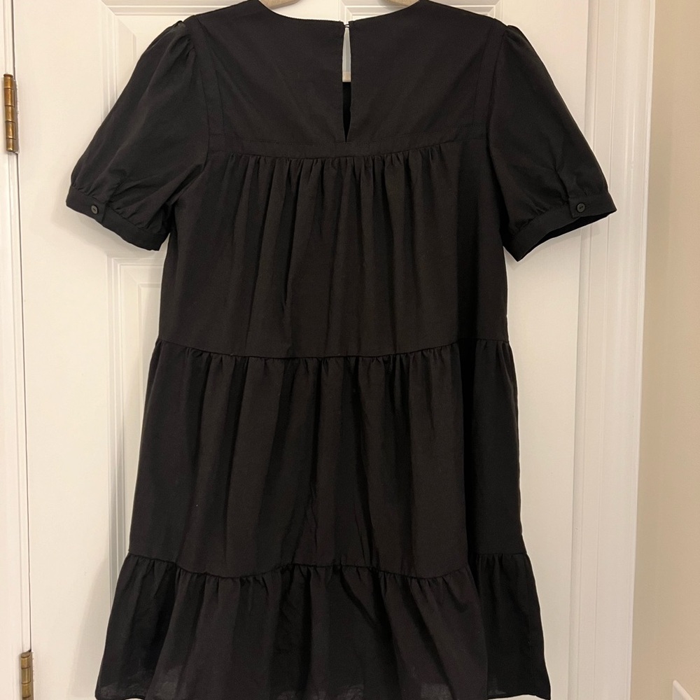 Tuckernuck Pomander Place Quinn Dress Size M Black Tiered Mini Swing Puff Sleeve - Picture 4 of 7